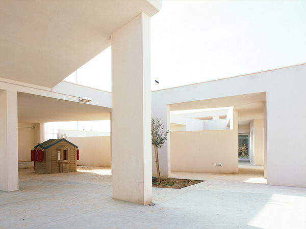 Fotografia d'arquitectura, espai exterior, CP Es Cremat. Vilafranca de Bonany. Arquitectes: M. José Duch i Xisco Pizà